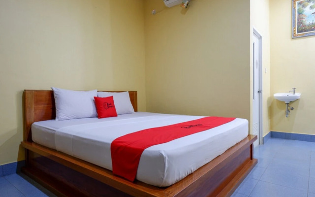 Reddoorz Plus Near Pantai Melase Lombok