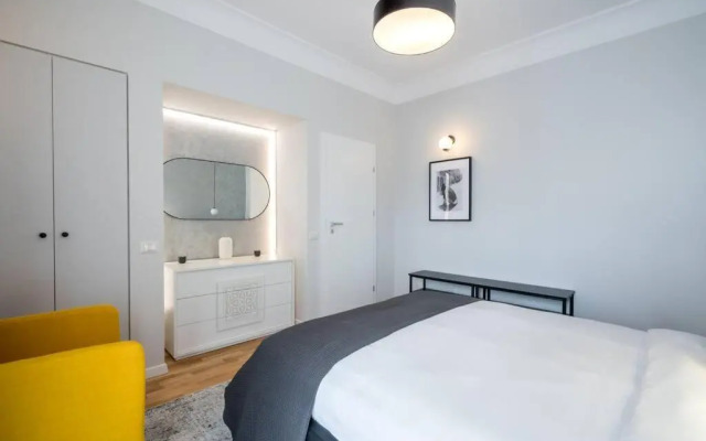 Sunny 3BR Midtown Flat - Amazing View Balcony
