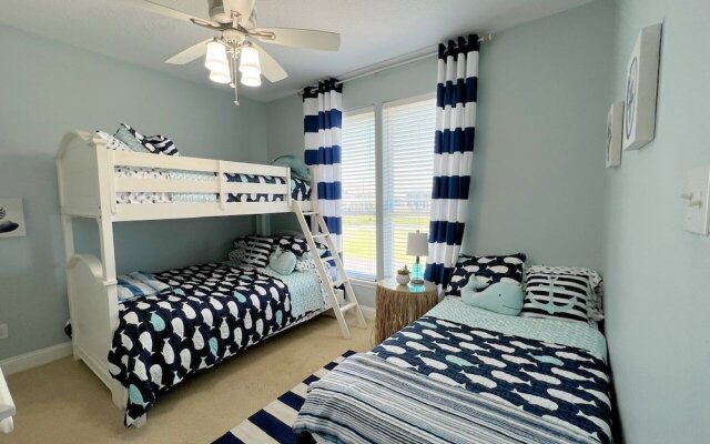 Sea-renity 3 Bedroom Home by Redawning