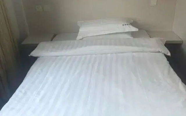 Yuhang Holiday Inn