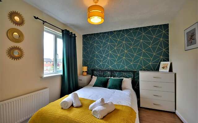 Manchester Townhouse by BEVOLVE - 4 bedrooms - Free Parking