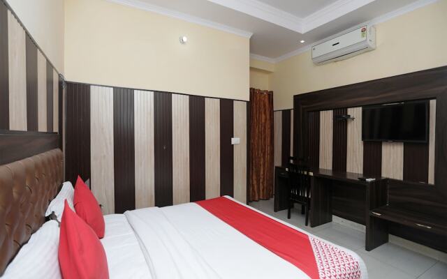 OYO 14017 Abhinandan Residency