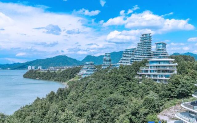 Huangshan Taiping Lake Landscape Impression Art Apartment