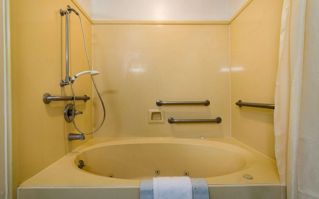 Motel 6 New Iberia, LA