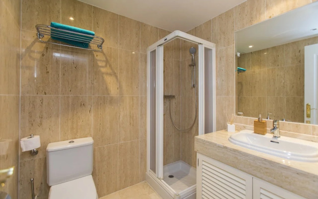 Perfect Location Between Golf and Beach