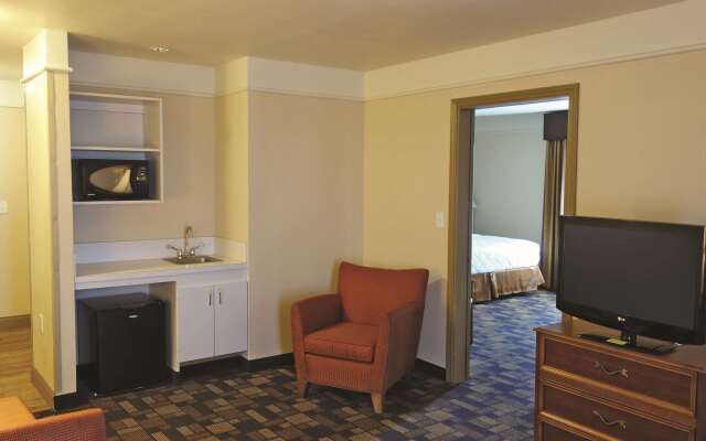 La Quinta Inn & Suites by Wyndham Seguin