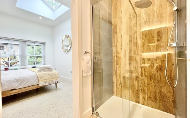 The Vicarage Newlyn 1 Bed River View Parking