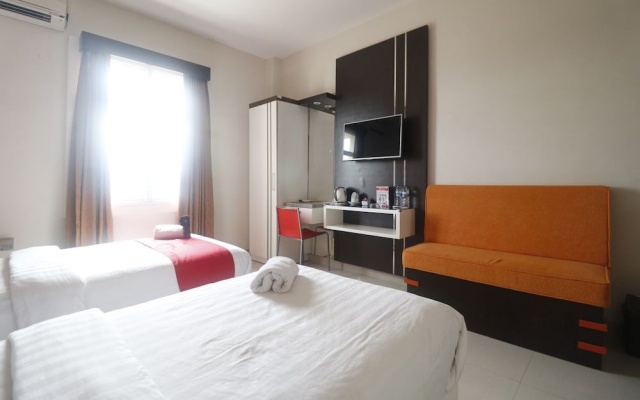 RedDoorz Plus near Universitas Negeri Makassar – Guest Rooms – Makassar