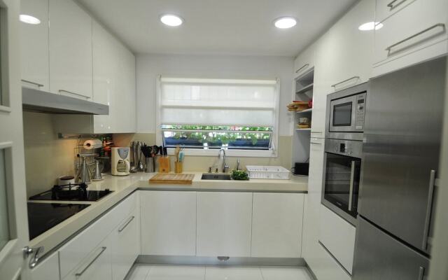 Luxury House with Private Chill Out