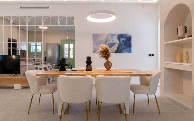 Pnoe Luxury Villa