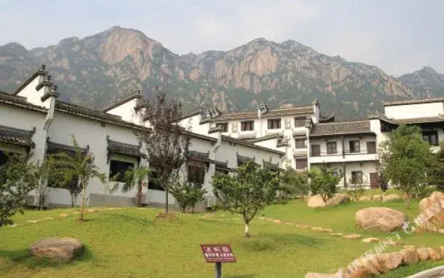 Jiuhua Mountain Lotus Peak Resort Hotel
