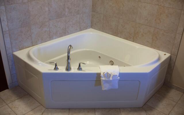 Holiday Inn Express & Suites Youngstown West - Austintown by IHG