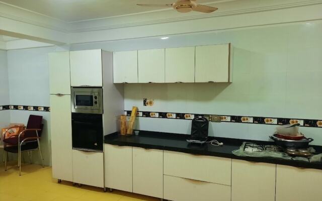 Efua Anoah Hotel & Apartment