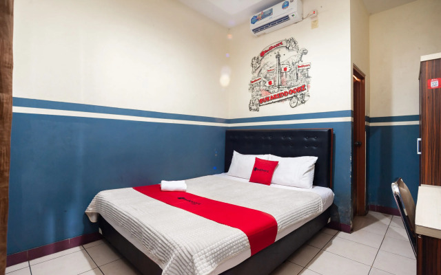 RedDoorz Plus near Universitas Indonesia