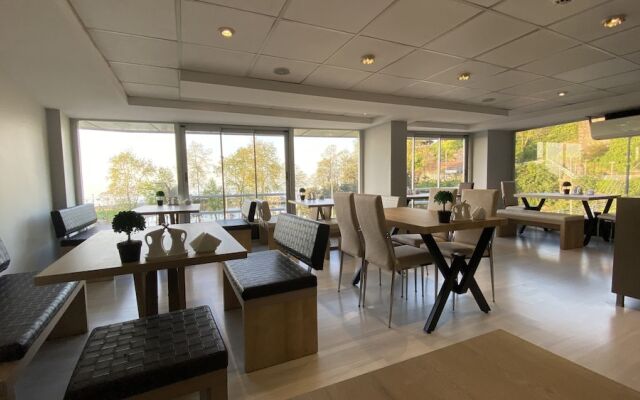 The Alarga Premier Hotel