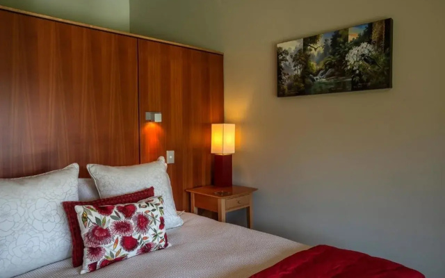 Wilderness Lodge Lake Moeraki