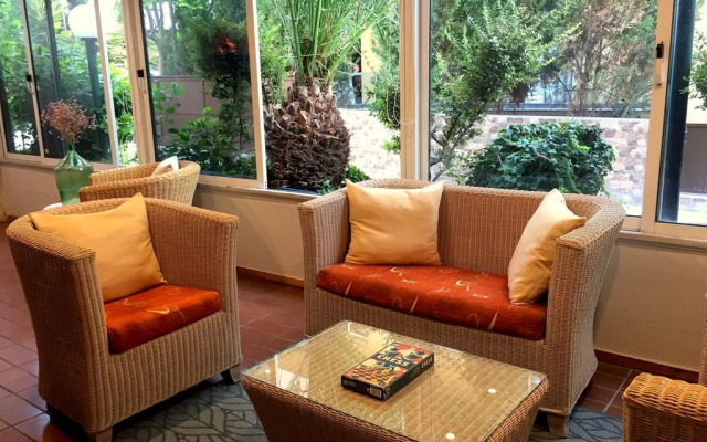 Caravel Apartment Hotel