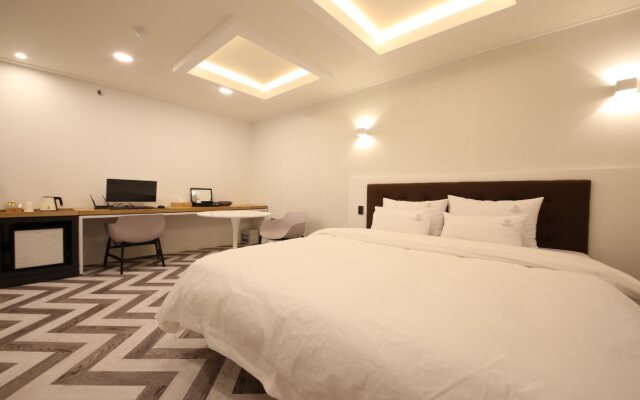 Show Motel