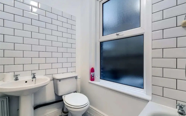 Spacious 2 Bedroom in Gorgeous Camberwell With Garden