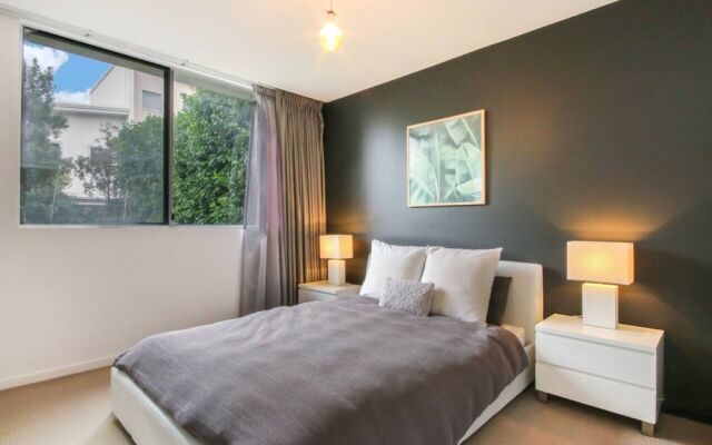 Spacious 2 Bedroom Apartment in Ascot With Large Private Garden