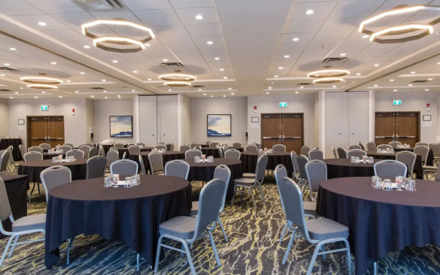 Holiday Inn Hotel & Suites Calgary South Conference Ctr