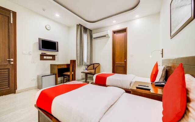 OYO 9553 Hotel Kings Plaza