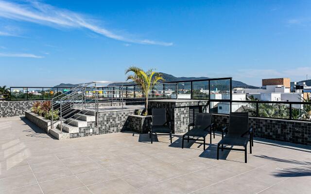 Studio c/ piscina no terraço 900m da praia STI102