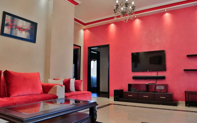 Cozy & Gated Compound