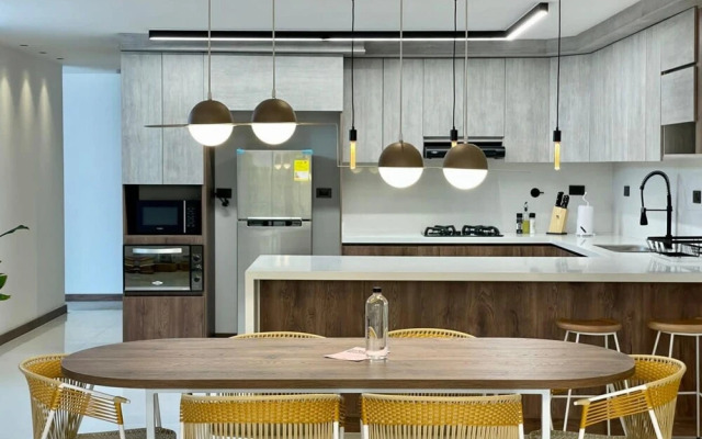 w Impressive 3BR With Balcony in Laureles