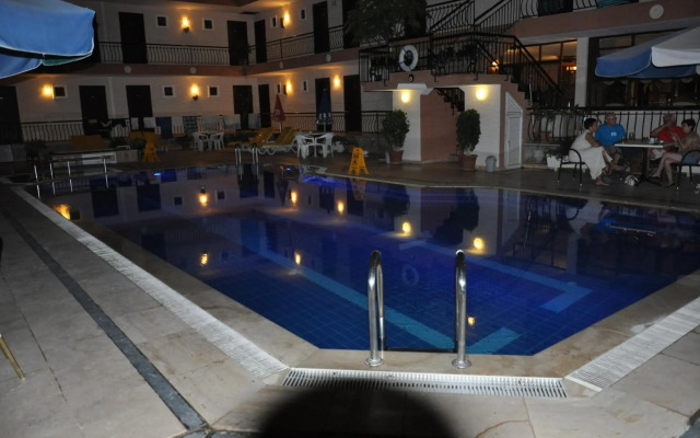 Moms Hotel