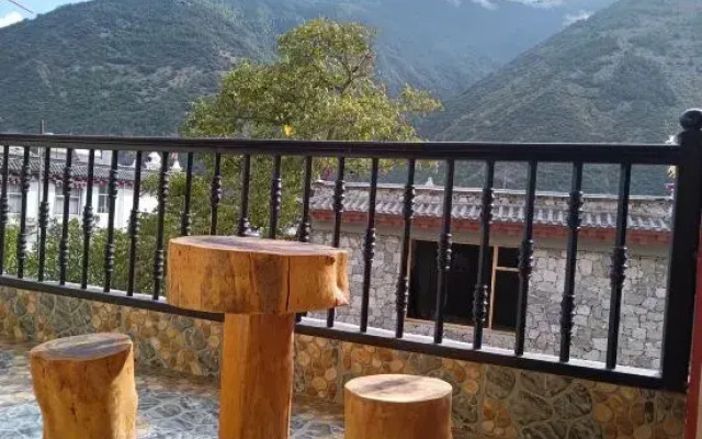 Dechenz Middle Homestay