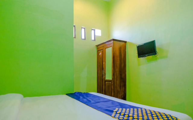 Super OYO 1759 Family Residence