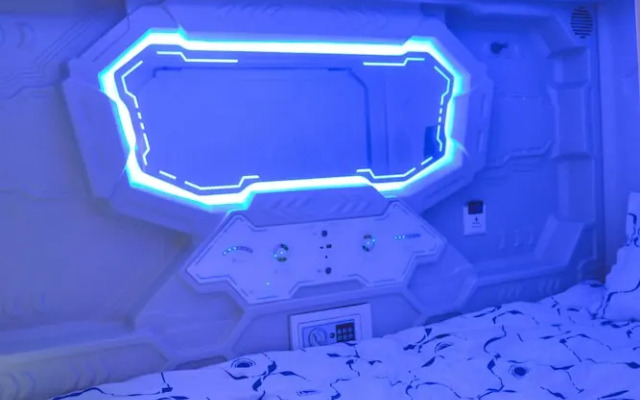 Cosmos capsule coworking hub London