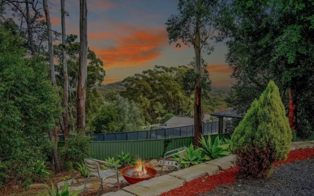Luxurious 5-bed Home by Avoca Beach