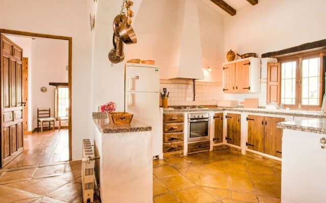 Completely Restored Beautiful 250-year-old Authentic Farm