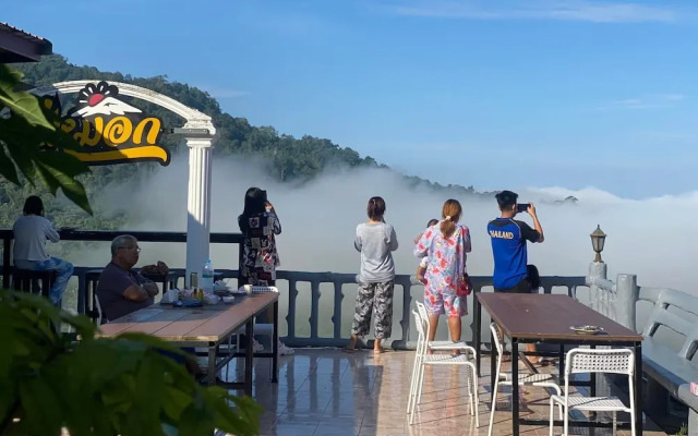 Seemok Resort
