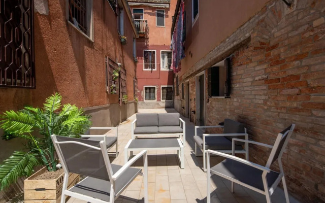 Herion Palace Apt 3 by Wonderful Italy