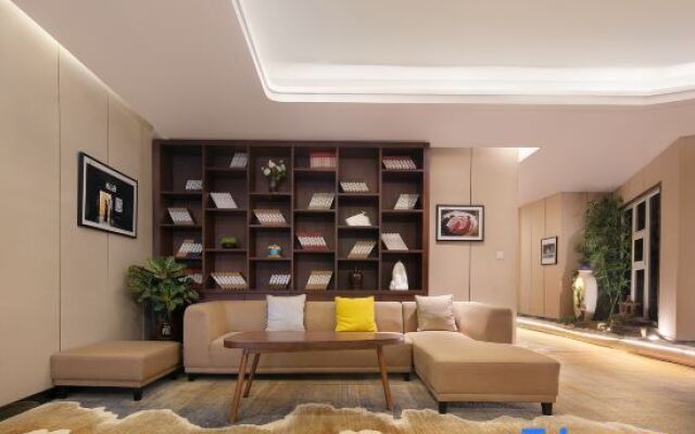 QIANNA HOTEL JOURNEY(Zhengzhou East Station Zhengdong MixC Mall)