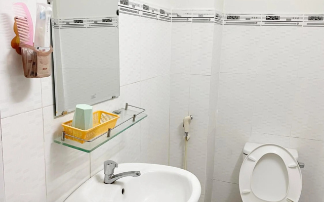 Huy Hoang Hotel – Bathroom – Ho Chi Minh City