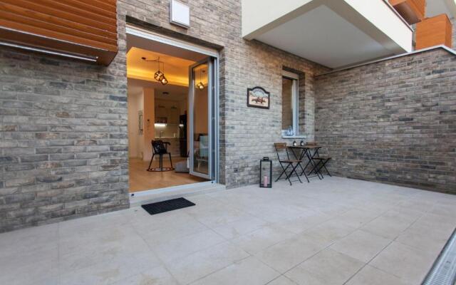 Gentleman Dog Apartment