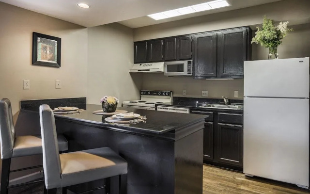 Cloverleaf Suites Columbus