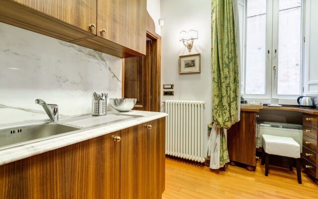 Pantheon Antique Suite
