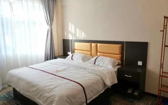 Zhaotong Yining Hotel