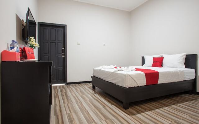 RedDoorz Plus near Banyuwangi Airport