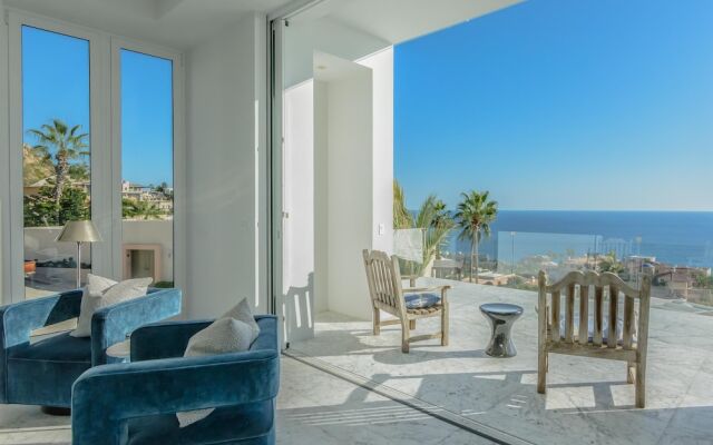 Modern 4 Bedroom Pedregal Villa Reduced Nightly Rate for 4+ Nights at Villa Besame