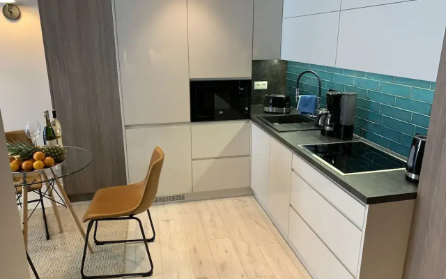 ApartmentSun Parrot