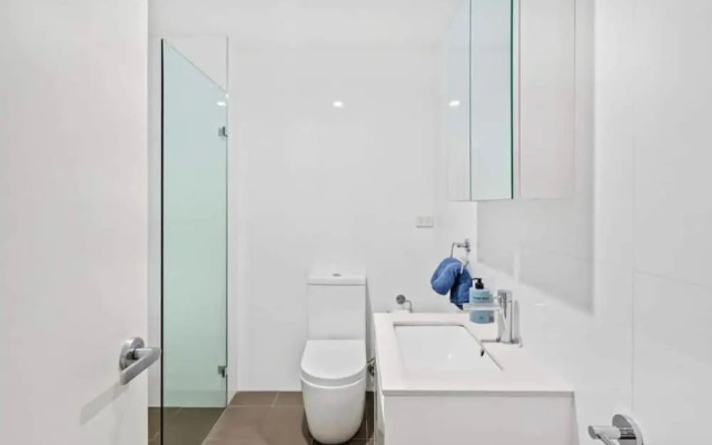 Central Stylish 1 Bedroom With Balcony and Air-con
