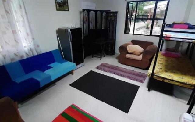 RedDoorz Hostel @ Ragsak Kamp Beach Resort