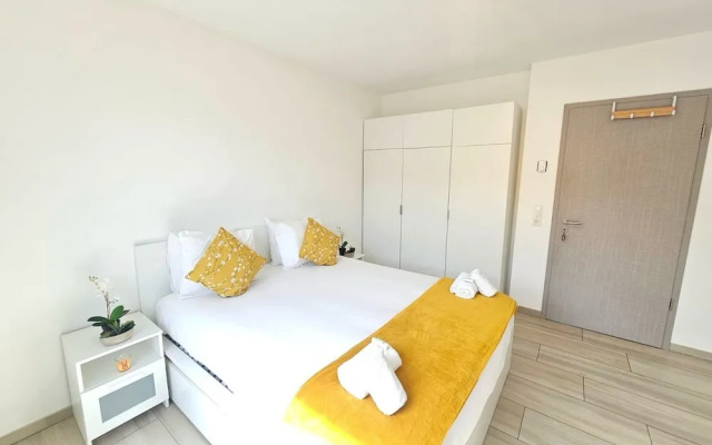 Stylish 3 BR with 2 terraces and parking