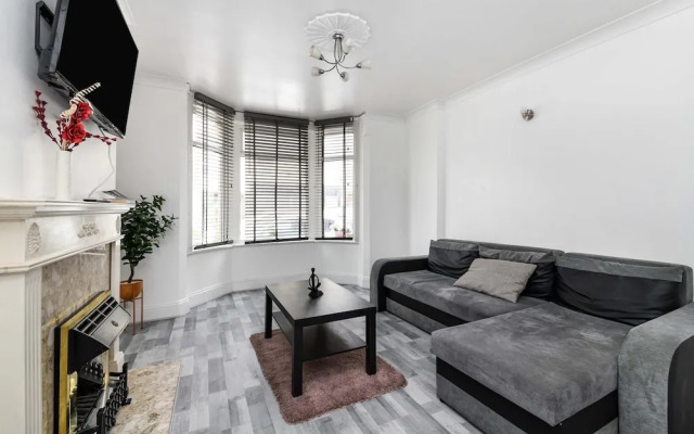 4br-10guests-parking-garden